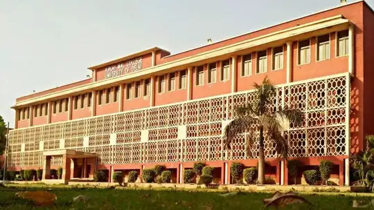 Delhi Cabinet Approves Viksit Delhi CM Internship Programme for DU Students